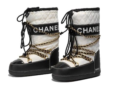 Chanel Boots, Mode Chanel, Ski Fashion, Trending Boots, Moon Boots, Ski Boots, Ski Wear, Winter Wear, Snow Boots