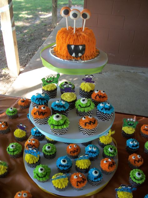 Monster themed 1st birthday https://www.facebook.com/confectionsofamadhousewife Monster Birthday Party Food Ideas, Monster Cakes, Monster First Birthday, Little Monster Birthday, Monster 1st Birthdays, Monster Birthday Parties, Monster Theme, Monster Birthday, Festa Party