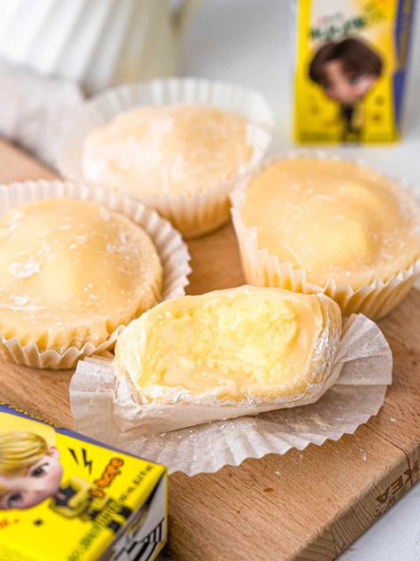 Mochi that has been stuffed with a filling is called daifuku. Soft and chewy mochi skin filled with a sweet banana custard, take your banana milk to the next level with these. Banana Mochi Recipe, Banana Mochi, Mochi Skin, What Is Mochi, Banana Custard, Asian Dessert Recipes, Banana Treats, Mochi Recipe, Recipe Banana