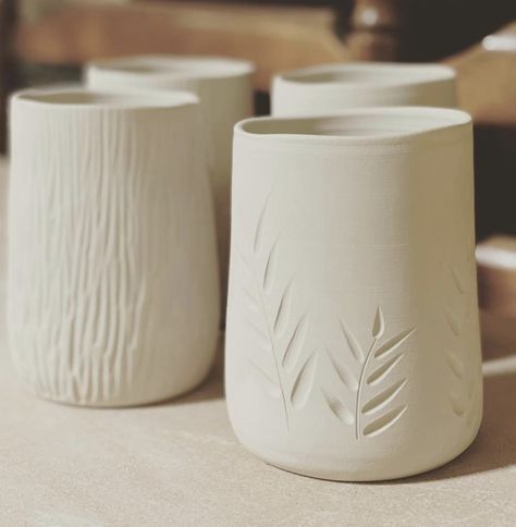 Pinching Pottery Ideas, Pinch Pot Vase Ideas, Cylinder Ceramic Ideas, Clay Pinch Pot Ideas, Clay Pinch Pots, Ceramic Utensil Holder, Ceramics Pottery Vase, Pottery Patterns, Concrete Diy Projects