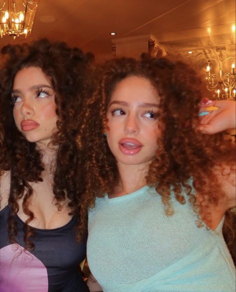 Famous Sisters, Kalogeras Sisters, Sister Photos, Triple Threat, Curly Hair Styles Naturally, Face Claims, New Hair, Curly Hair, The Dreamers