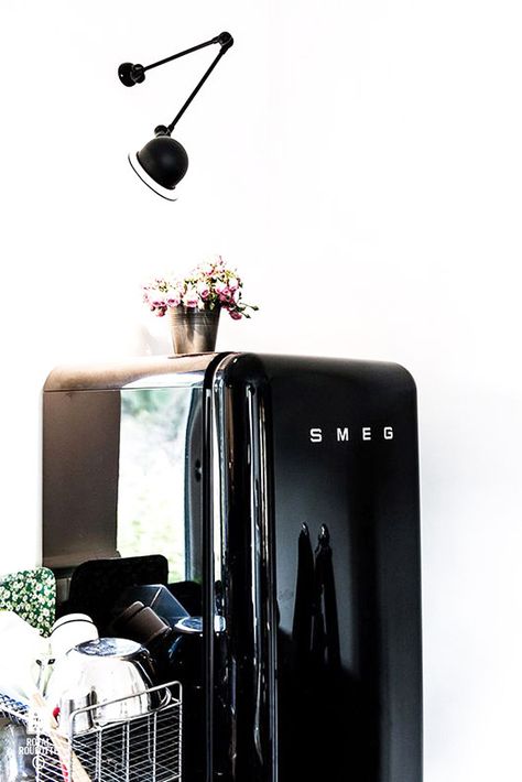 black smeg fridge. / sfgirlbybay Black Smeg, Smeg Fridge, Bohemian Modern Style, Bohemian Modern, Budget Planer, Up House, Home Design Decor, Black Walls, Black Decor