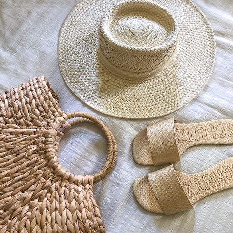 The spring and summer inspires me to take out some of my natural accessories to add to my floral and colorful wear.  This includes straw bags and hats and some raffia shoes, jewelry, or some espadrilles. #natural #raffia #neutral #naturalaccessories #springstyle #summerstyle