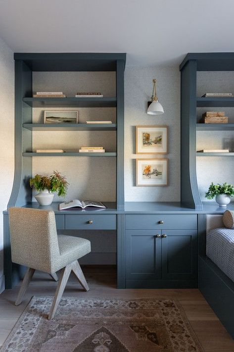 These built in shelves add great storage and double as a headboard in this bedroom. Design by: Lindsey Brooke Design #kirkendalldesign #tulsadesign #interiordesign #builtins #builtinshelves #bedroommakeover Built In Desk And Shelves, Study Lounge, Transitional Bedroom Design, Built In Lockers, Bedroom Design Modern, Bedroom Built Ins, Penthouse Design, Snug Room, Built In Dresser