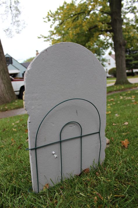 Make Tombstones For Halloween, Witches Garden Halloween, Yard Ideas For Halloween, How To Make Headstones For Halloween, Halloween Head Stones, Yard Cemetery Halloween, Outdoor Halloween Cemetery Ideas, Pet Cemetary Halloween Ideas, Halloween Cemetary Ideas