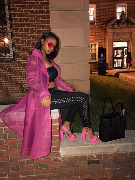 3. on Twitter: "when you don't make the show, sit front row. https://t.co/sEgs1izPdn" Drip Or Drown, Pink Luxury, Classy Fits, Urban Fashion Trends, Pink Sunglasses, Lazy Outfits, Girl Fits, Pink Outfits