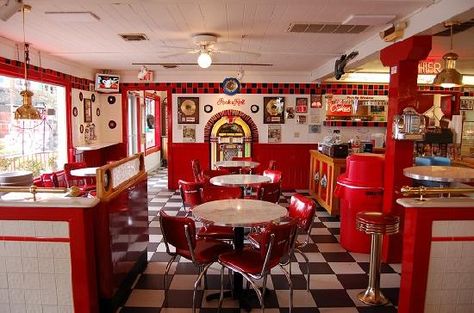 Come on in... Diner Aesthetic, 50's Diner, Moodboard Inspo, 50s Diner, Diner Decor, Vintage Diner, Retro Cafe, Retro Neon, Color Key