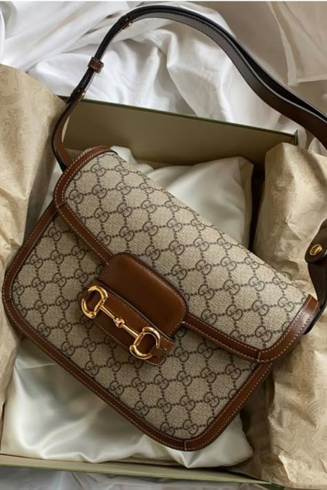 What's better than a classic Gucci monogram bag? Gg Marmont Super Mini Bag, Gucci Monogram Bag, Luxury Bags Collection, Gucci Crossbody Bag, Ladies Bags, Bag Obsession, Mode Abaya, Gucci Crossbody, Gucci Monogram