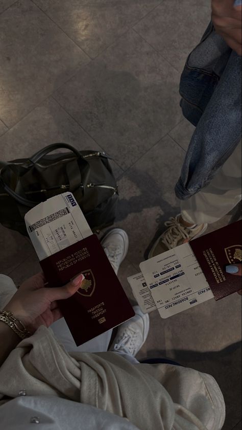 Two Passports Aesthetic, Airport Boarding Pass Aesthetic, Go Abroad Aesthetic, Aiport Aesthetic Girl, Couples At Airport, Passports Aesthetics, Airport Passport Pictures, Travel Writer Aesthetic, Passport Aesthetic Photo