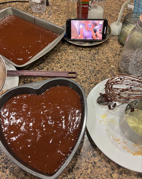 Cheap Date Ideas Aesthetic, Heart Shaped Brownie Cake, Baking Dates Couple, Cheap Date Aesthetic, Couple Baking Ideas, Cute At Home Dates, Couple Day Date Ideas, Date Setup At Home, Friendship Date Ideas