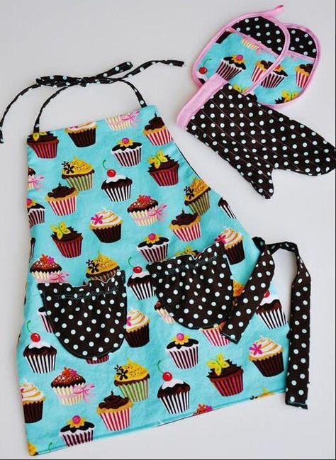 Kids Apron Pattern, Syprosjekter For Nybegynnere, Child Apron Pattern, Apron Pattern Free, Diy Apron, Trendy Sewing Patterns, Apron Pattern, Holiday Sewing, Apron Sewing Pattern