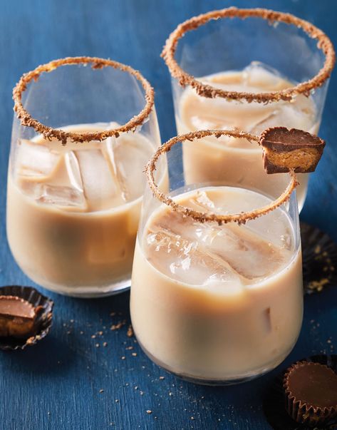 Skewball Recipes, Drinks With Screwball Whiskey, Skrewball Recipes, Dessert Cocktail Recipes, Skrewball Whiskey Drinks, Screwball Whiskey Drinks, Skrewball Peanut Butter Whiskey Recipes, Peanut Butter Cup Cocktail, Peanut Butter Whiskey Cocktails