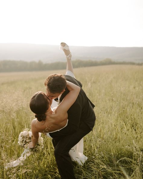 Photos that make you fall in love🥹 Fall Wedding Photography, Photo Inspo, Fall Wedding, Getting Married, Fall In Love, Falling In Love, In Love, Wedding Photography, Photography