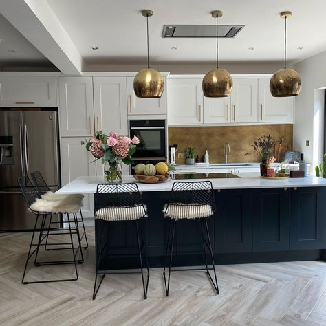 11 Inspiring Kitchen Splashback Ideas — Love Renovate Kitchen With No Dining Area, Brass Tiles Kitchen, Kitchen Living Space Ideas, Snug Area In Kitchen, Kitchen Sink Splashback Ideas, Brass Splashback Kitchen, Kitchen Living Area Open Plan, Brass Splashback, Brass Kitchen Lighting