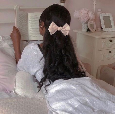 lia Twitterren: "black girls fulfilling the coquette aesthetic because i see too little of it 🩰🦢🌷 — a thread: https://t.co/CCcJ9c0Z4L" / Twitter Black Princess, Princess Core, Black Femininity, Princess Aesthetic, Vintage Film, Girl Next Door, Pink Aesthetic, Aesthetic Girl, Cute Hairstyles