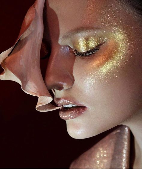 Pat McGrath (@patmcgrathreal) on Instagram: “SCINTILLATING skin, LUXE lips ⚡️⚡️⚡️ Drape yourself in the DIVINE glow of #LiquiLUST007 ______…” Gold Goddess Makeup, Honey Shoot, Makeup Ideas Creative, Futuristic Makeup, Make Carnaval, Golden Makeup, Goddess Makeup, Ideas For Makeup, Angel Makeup