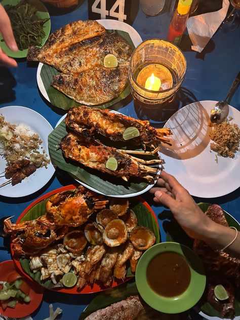 Most of our travel and holidays revolve around food, and Bali was no exception! We just got back ... Eating With Hands, Bbq Seafood, Green Papaya Salad, Fruit Pops, Food Experience, Food Articles, Fish Cake, Food Experiences, Stir Fries