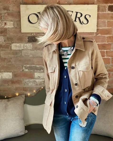 Parka Outfit Spring, Beige Parka Outfit, Utility Jacket Outfit, Beige Parka, Look Old Money, 60s Fashion Women, Parka Outfit, Jacket Beige, Look Older