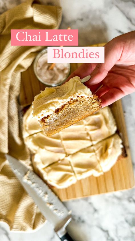 Coffee Blondies Recipe, Easy Blondie Recipe, Best Blondies Recipe, Blondies Recipe Easy, Blondie Recipes, Blonde Brownies, Blondie Recipe, Chai Spices, Chocolate Chip Blondies