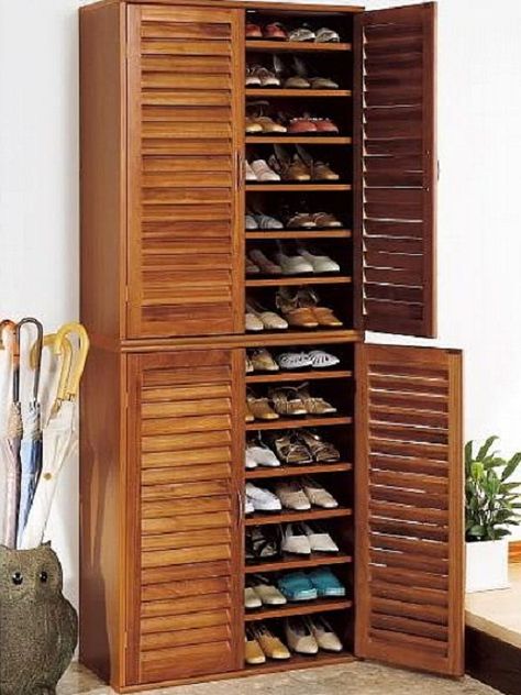 This is an outstanding shoe storage idea that will definitely benefit the entire family – perfect for spouses with many children, this entryway shoe cabinet bench is a great choice in the long run. Description from cutediyprojects.com. I searched for this on bing.com/images Boots Organization, Rak Sepatu Diy, Organization Shelves, Shoe Cabinet Entryway, Shoe Organization, Diy Shoe Rack, Cute Diy Projects, Creative Shoes, Shoe Shelf