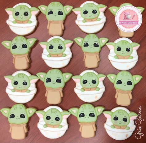 Yoda Party, Yoda Cake, Star Wars Cookies, Shipping Cookies, Yoda Wallpaper, Star Wars Crafts, Shower Cookies, Cute Baking, Cookies Decorated