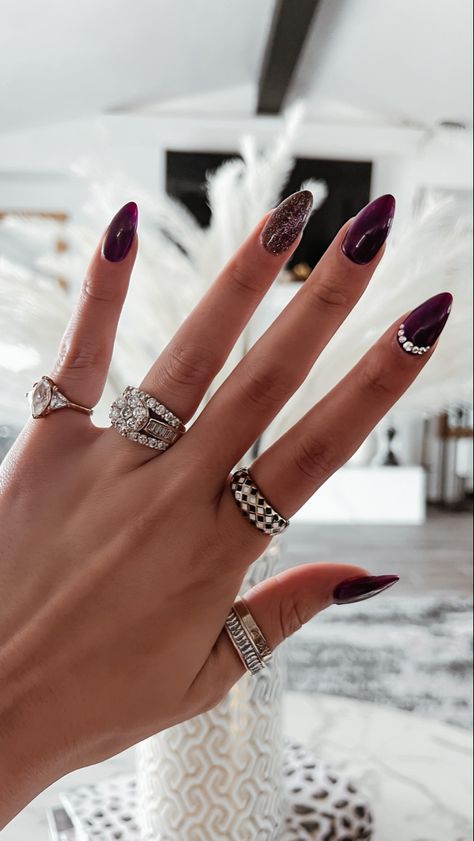 Burgundy With Silver Nails, Metallic Maroon Nails, Maroon Nails With Rhinestones, Maroon Hoco Nails, Dark Red Nails With Rhinestones, Dark Nails Almond Shape, Dark Nails With Rhinestones, Burgundy Nail Designs With Rhinestones, Burgundy Nails Prom