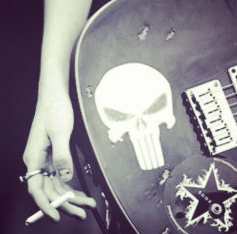 Taylor Momsen's guitar ☂. ✿. ☺ ☂ Taylor Momsen Aesthetic, Guitar Aesthetic, No Respect, The Misfits, Grunge Band, The Pretty Reckless, Taylor Momsen, Anime Pixel Art, Picture Icon