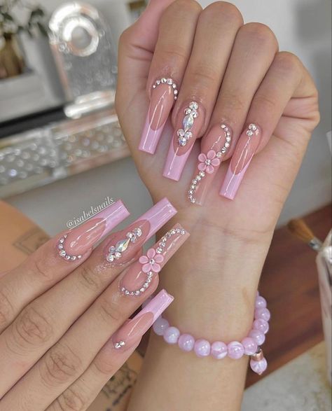 Nails Art Winter, Nails Art Simple, Coffen Nails, Nail Art 2022, Design Nails Art, Pink Bling Nails, Nail Art Winter, Nail Art Trendy, Nail Art 2023