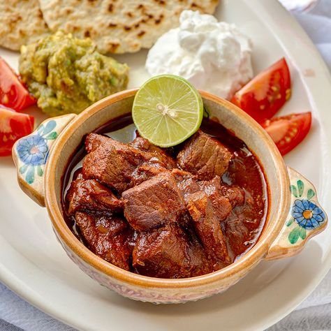 If there is such a thing as Mexican soul food, this is it - carne con chile colorado, literally "meat with red-colored chile sauce." For this year's Cinco de Mayo celebration, honor the true spirit... Chile Colorado Recipe, Chile Colorado, Colorado Food, Cinco De Mayo Celebration, Chile Sauce, Mexico Food, Mexican Cooking, Hispanic Food, Pork Dishes