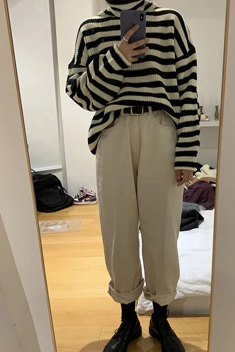 ecd62de20ea67e1c2d933d311b08178adesc49715851ri Ootd Mirror, Loose Turtleneck Sweater, Loose Turtleneck, School Sweater, Black Clothes, Y2k Aesthetic Outfits, Comfortable Sweater, Striped Turtleneck, Sweaters Online