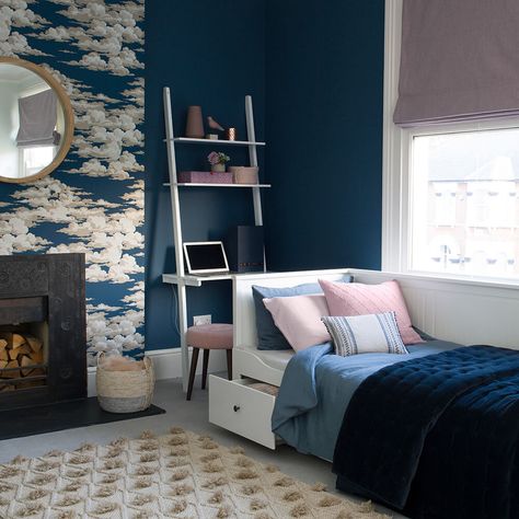 BLUE BEDROOM IDEAS – We all know blue is beloved by many, both male and female. Most associate this color to soft, bright, elegant and fresh flavors. ... Bleu Pantone, Navy Blue Bedroom Decor, Japandi Bedroom Design, Blue And Pink Bedroom, Bedroom Workspace, Dark Blue Bedrooms, Navy Blue Bedrooms, Blue Bedroom Design, Blue Bedroom Ideas