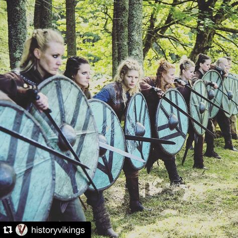 Shieldmaidens on Vikings Viking Shield Maiden, Vikings Lagertha, Vikings Show, Viking Series, Symbole Viking, Vikings Tv Show, Vikings Tv Series, Odin Thor, Vikings Ragnar