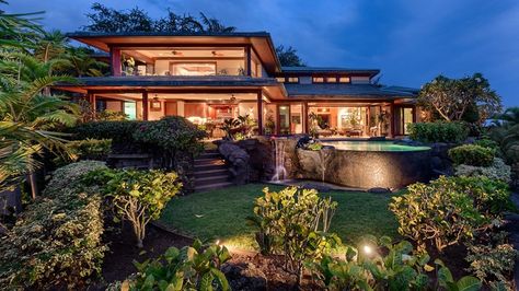 Stunning Home, Spectacular Views at Bayview Estates in Keauhou - Hawaii Real Estate Market & Trends | Hawaii Life Dream House Hawaii, Houses In Hawaii, Hawaii Mansion, Houses On Slopes, Built In Wet Bar, Hawaii House, Hawaii Real Estate, Hanalei Bay, Hawaii Homes