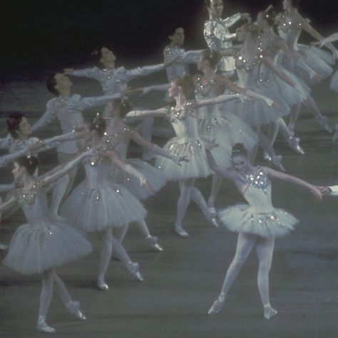 Gjon Mili, Carnival Of The Animals, New York City Ballet, Ball Aesthetic, Ballet Beauty, City Ballet, Princess Core, Dancing Aesthetic, Muse Art