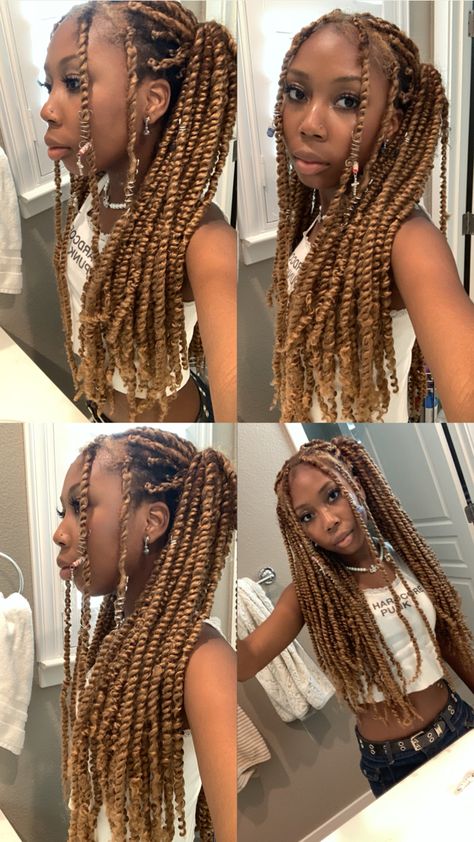 Passion Twists Honey Blonde, Blond Passion Twists Black Women, Blonde Mini Passion Twist, Blonde Spring Twists, Honey Blond Passion Twist, Passion Twists Blonde, Brown And Pink Passion Twist, Blonde Passion Twist, Spring Twists