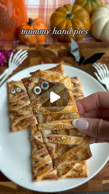 jessi ♡ on Instagram: "mummy hand pies 👻🖤

#halloween #spooky #pie #spookyseason #pumpkin #fall" Spooky Pie, Mummy Hand, Jessica Clark, Pies Art, Hand Pie, Pie Tops, Polymer Clay Figures, Sugar Substitute, Hand Pies