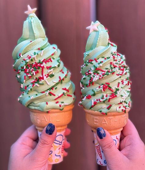 Kerry Lee on Instagram: “O Christmas Tree, O Christmas Tree 🎄 So glad the peppermint soft serve made another appearance this year at DCA 😍 the soft serve is so…” Christmas Ice Cream, Pretty Desserts, O Christmas Tree, Soft Serve, Theme Parks, Peppermint, This Year, Ice Cream, Christmas Tree