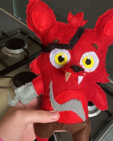 Fnaf Felt Plush, Cute Felt Plushies, Plushies Diy, Fnaf Crafts, Felt Plushie, Embroidery Stitches Beginner, Cute Sewing Projects, Sewing Stuffed Animals, Felt Patterns