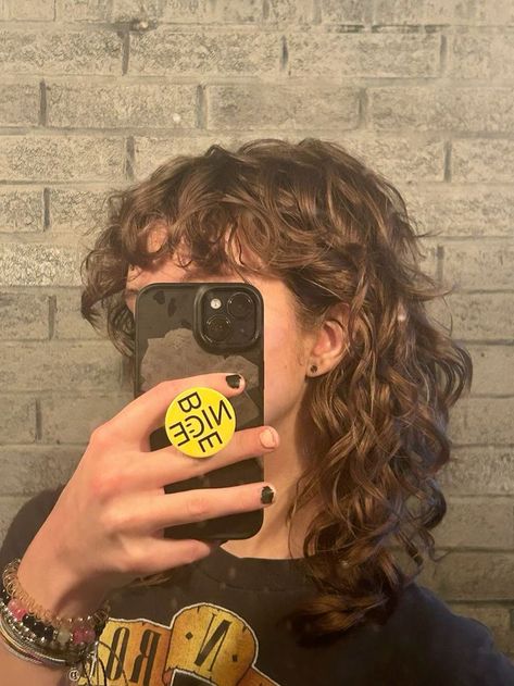 Wolfcut Curly Wavy Hair, Red Curly Shag Hair, Curly Shag Mullet Women, Perm Shag Hair, Short Shaggy Haircuts Wavy Hair, Curly Shag Medium Length, Grown Out Curly Mullet, Medium Curly Shag Haircuts, 70s Shag Haircut Short Curly