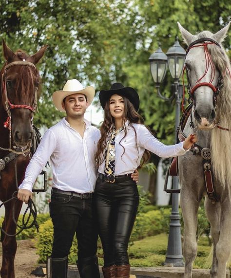 Norteñas Outfit Women, Mexican Couple, Outfit Mexicano, Outfit Vaquero, Cowgirl Outfits For Women, Country Chic Outfits, Outfit Botas, Horseback Riding Outfits, Cowgirl Style Outfits