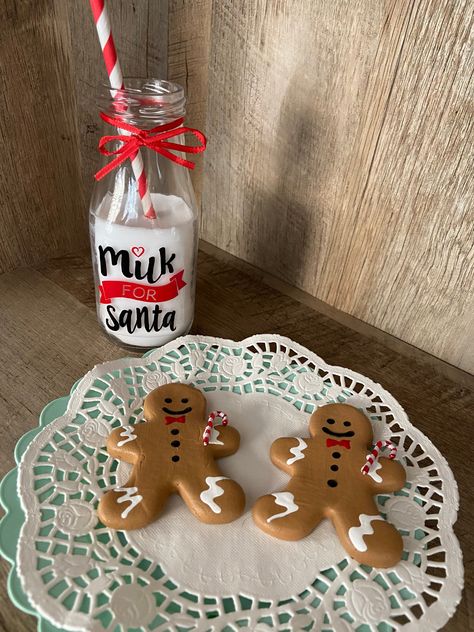 "Milk and cookie decor is a must have for Christmas displays and tiered trays. You will receive 1 Santa Milk approx 7\" high from bottom of jug to top if straw , 2 cookies they are 3.5\" tall x 3\" wide Milk & gingerbread men  Milk & 2 snack cakes  Milk & 3 chocolate chip cookies  Will bundle just ask to save $" Faux Gingerbread, Gingerbread Men Cookies, Christmas Sleepover, 2 Cookies, Snack Cakes, Christmas Displays, Cookies And Milk, Milk And Cookies, Gingerbread Man Cookies