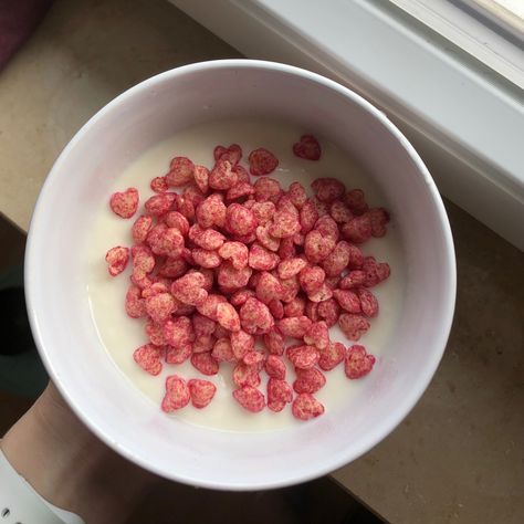 Pink Cereal, Small Food, Food Therapy, Girl Dinner, Fun Foods, Homemade Snacks, Small Meals, Food Inspo, Aesthetic Images