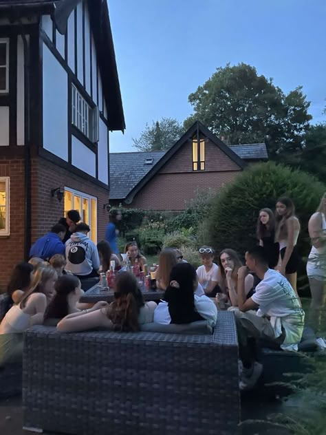 People Enjoying Life Aesthetic, Hangout Friends Aesthetic, Summer House Party Aesthetic, Go Out With Friends Aesthetic, Summer Parties Aesthetic, Uk Party Aesthetic, Outside Party Aesthetic, Uk House Party, Summer Party Vibes