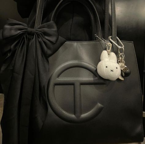 #miffy #telfar #mediumtelfar Vintage Designer Bags, Aesthetic Bags, Image Swag, Jane Birkin, Fancy Bags, Bags Aesthetic, Pretty Bags, Curated Vintage, Essential Bag