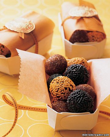 Cajitas Homemade Truffles, Martha Stewart Recipes, Dark Chocolate Truffles, Dessert Packaging, Festive Cookies, Chocolate Butter, Truffle Recipe, Easy Chocolate, Chocolate Truffles