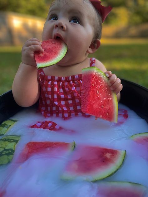 Watermelon Milk Bath Photoshoot, Fruit Milk Bath, Milk Bath Ideas, Watermelon Photoshoot, Milk Bath Photoshoot, Baby Milk Bath, Bath Photoshoot, One Year Pictures, Watermelon Baby