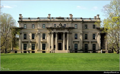 Vanderbilt mansion Old Mansion Exterior, Rich Houses, 1900s Aesthetic, Vanderbilt Estate, Cottage Mansion, Vintage Mansion, Vanderbilt Mansions, Antique Architecture, Mansion Exterior