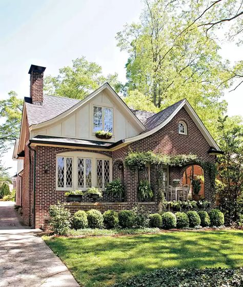 Tudor Homes, Brick Cottage, Tudor Cottage, English Architecture, Tudor Style Homes, Cottage Exterior, Casa Exterior, Tudor House, Dream Cottage