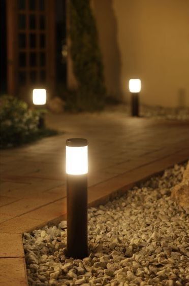 garden lanterns outdoor
 diy Best Outdoor Solar Lights, Exterior Lighting Design, Garden Lighting Design, Outdoor Pathway Lighting, Driveway Lighting, Modern Outdoor Wall Lighting, Outdoor Garden Lighting, Fall Garden Vegetables, Outdoor Landscape Lighting