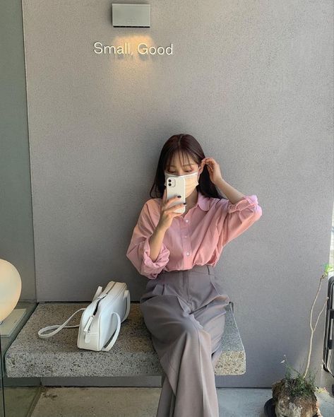 Pink Shirt Office Outfit, Spring Outfits Korea, Korean Spring Outfits, Classy Street Style, Casual College Outfits, Hip Clothes, Effortlessly Chic Outfits, Everyday Fashion Outfits, Korean Fashion Dress